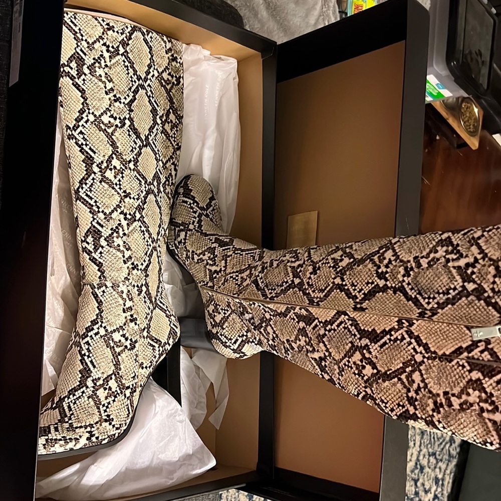 Brand New Kenneth Cole Justin tall boots.  Size 8.5